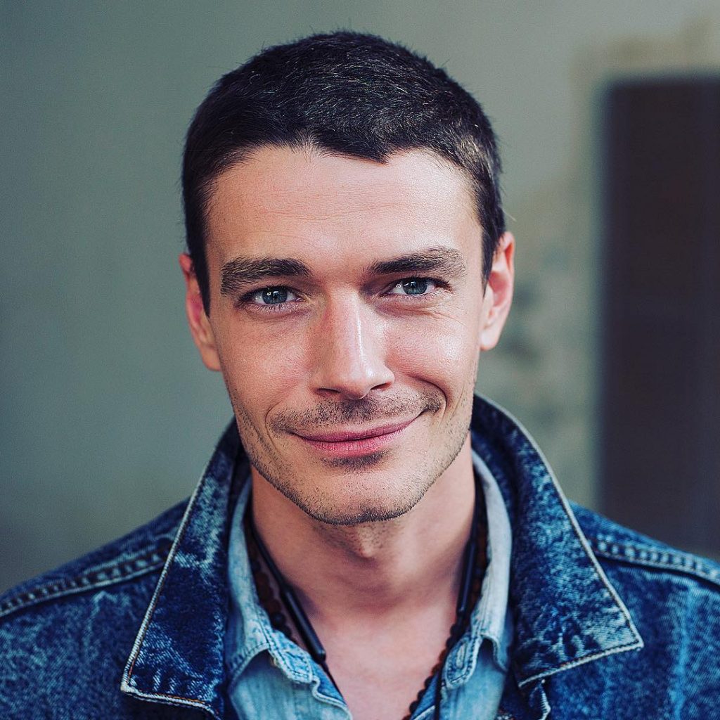 «Мне было всего три года»: Максим Матвеев откровенно заговорил об уходе отца и детских травмах