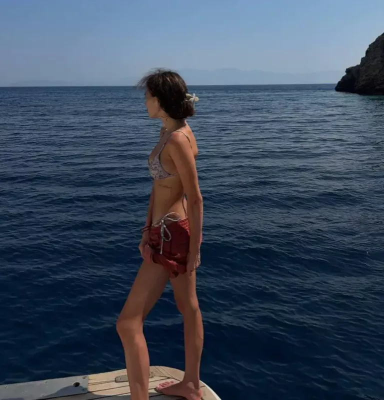 Алина Загитова провела лето на море