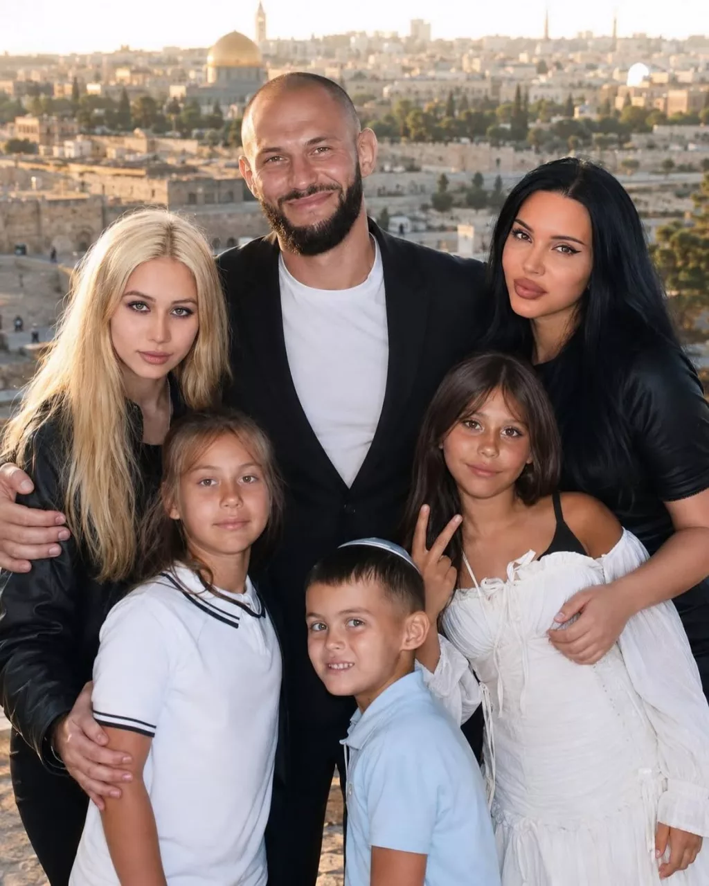 Джиган вместе с семьей