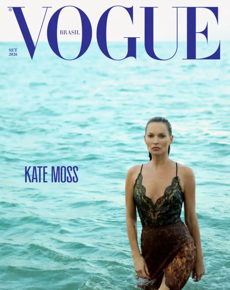 52-летняя Кейт Мосс в прозрачном платье для обложки Vogue
