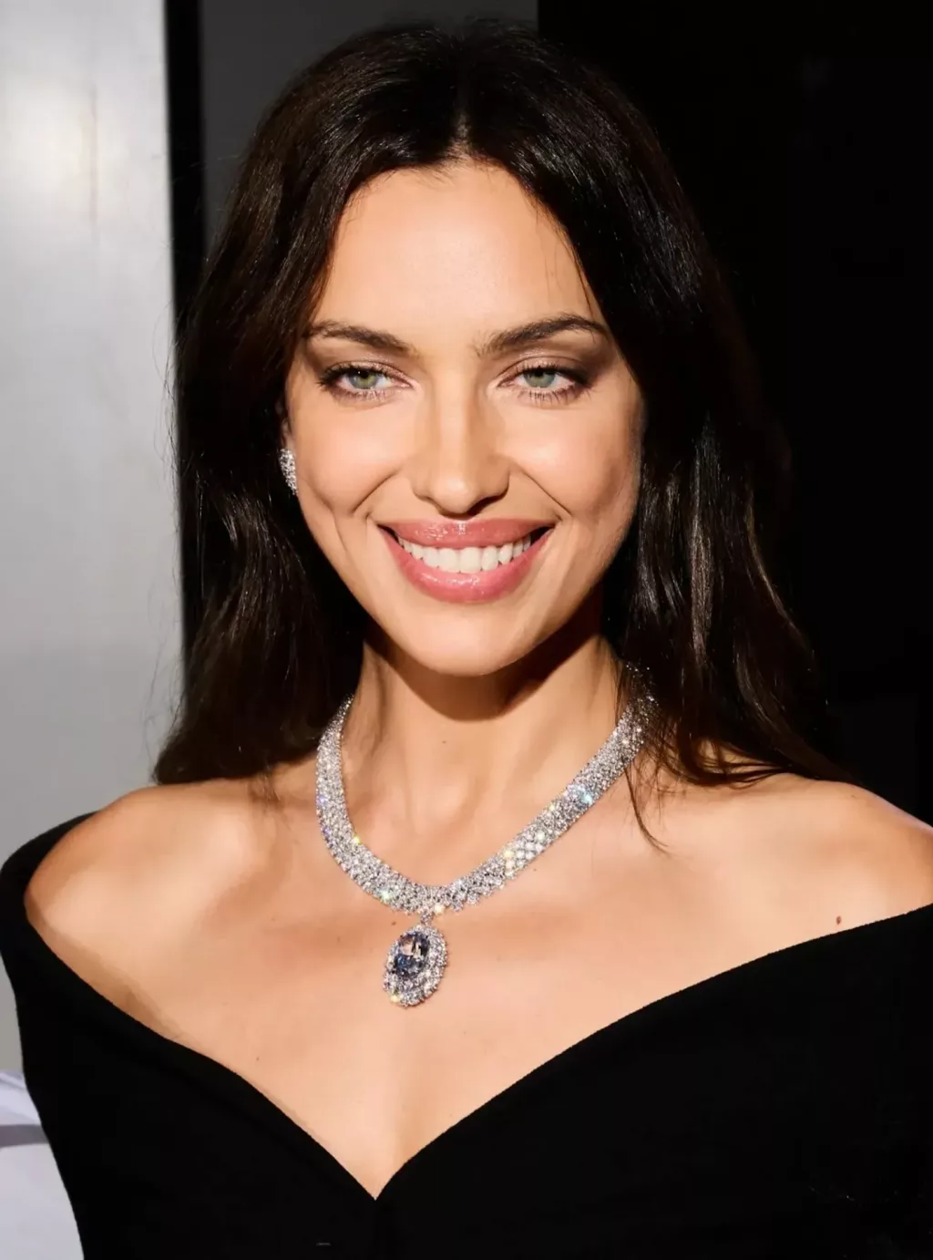 Ирина Шейк на показе Messika